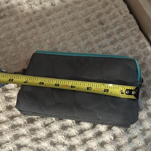 Vary You by Thirty One Grey and Teal Quilted Wristlet Purse Wallet OS - Picture 7 of 8